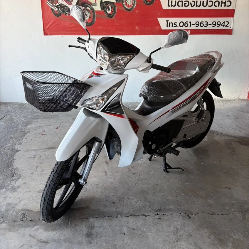 มอเตอร์ไซค์ Honda Wave มือสอง สีขาวแดง สภาพสวย จอดหน้าร้านธนาสินเงินไว