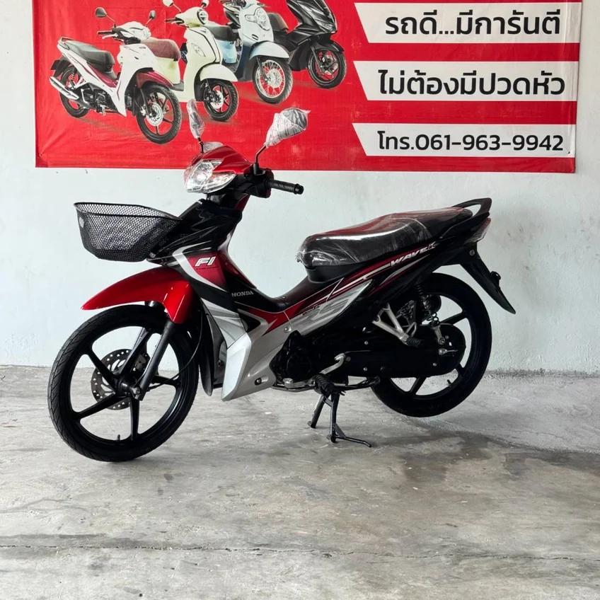 มอเตอร์ไซค์ Honda Wave มือสอง สีดำแดง จอดหน้าร้านธนาสินเงินไว
