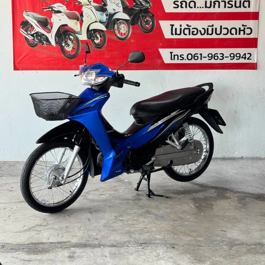 มอเตอร์ไซค์ Honda Wave มือสอง สีน้ำเงิน จอดหน้าร้านธนาสินเงินไว