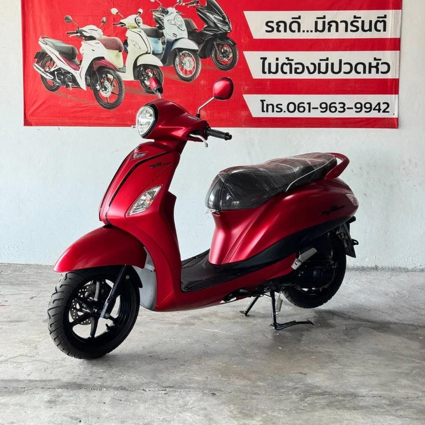 สกู๊ตเตอร์ Yamaha Grand Filano มือสอง สีแดง จอดหน้าร้านธนาสินเงินไว